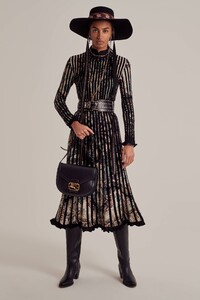 00010-Etro-Pre-fall-2020-credit-Cedric-Buchet.thumb.jpg.f86a375d026a6a2b6dcc612be4a2d74d.jpg