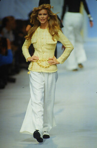 1042672453_chanel-ss-1993(4).thumb.jpg.27b396650e2140179ea54faf4917b291.jpg