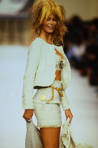 1374200873_chanel-ss-1994(8).thumb.jpg.6ce93b7ac171d68c51f306cc9a6be2f6.jpg