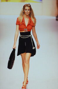 146667039_chanel-ss-1995(4).thumb.jpg.b7d6a84bb016bbc3b8d073f7cf847668.jpg