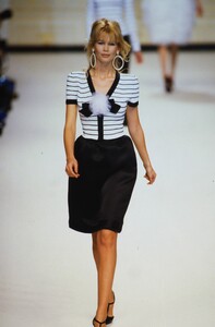 1665926162_chanel-hc-ss-1995(2).thumb.jpg.d0466da07c0fba6b0e2fa56a43dd32a2.jpg