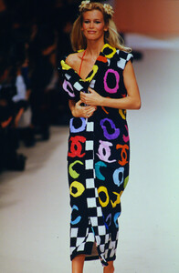 1944462647_chanel-ss-1995(12).thumb.jpg.f5f7ead25b3643462ddcc5eef22b23a1.jpg