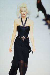 335405503_chanel-hc-fw-1994(22).thumb.jpg.ee86ccce06e3b6222499583f6eb0f317.jpg