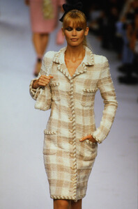 634404682_chanel-hc-fw-1995(4).thumb.jpg.7c8bacc36cca99e46b756acd68a30e5c.jpg