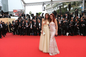 815929438_(10)LauryThilleman_DelphineWespiser_Cannes2013-05.thumb.jpg.dacb8a146a839c7fc46be1ab1d292a90.jpg