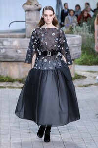 Chanel-Haute-Couture-SS20-Paris-2572-1579602519.thumb.jpg.60c5164cd15694ce7716418b341bcba2.jpg