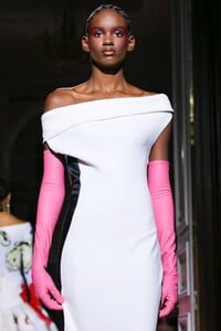 Valentino-Haute-Couture-SS20-Paris-2266-1579718625.thumb.jpg.22ada68d5b05f4fca5a17b7459a59cc9.jpg