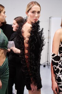 backstage-defile-alexandre-vauthier-printemps-ete-2020-paris-coulisses-46.thumb.jpg.9059dea1caf366bf20386722966bd310.jpg