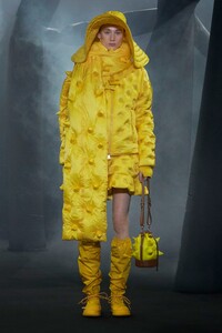 00007-Moncler-1-JW-Anderson-RTW-Fall-2020.thumb.jpg.315249e569c58af57bc8af1ba1412315.jpg