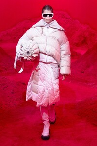 00013-Moncler-2-1952-RTW-Fall-2020.thumb.jpg.5fbb2e68f716347830ff1aa6e04ea586.jpg