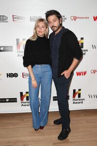 Sienna+Miller+6th+Annual+Horizon+Award+Sundance+LMHM2Inv9Ctx.jpg