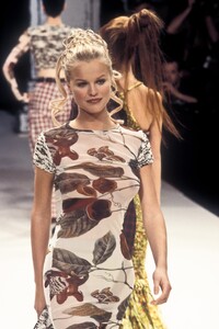 128394024_JeanPaulGaultier1993WomenRTW152.thumb.jpg.7aae6e4fc2cfdf482d64224053eab05a.jpg