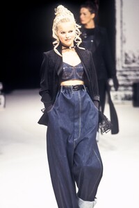 48350967_JeanPaulGaultier1993WomenRTW62.thumb.jpg.f8a266817c2bd122d8560c8194da3a32.jpg