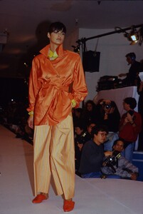 997544082_isaac-mizrahi-ss-1989(6).thumb.jpg.9a07bb321b23a5bb291b705dd207c174.jpg