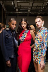 backstage-defile-atlein-printemps-ete-2020-paris-coulisses-58.thumb.jpg.48471f1656e11fdc519c3e2e17201740.jpg