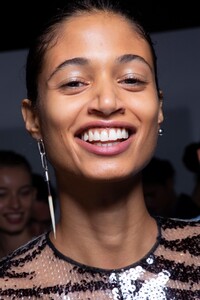 backstage-defile-david-koma-printemps-ete-2020-londres-coulisses-35.thumb.jpg.628a1ce3d1d04cc96d5e2eef5606b8be.jpg