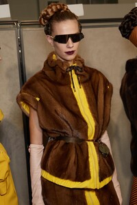 backstage-defile-fendi-automne-hiver-2020-2021-milan-coulisses-210.thumb.jpg.a2ea37fc6f3fbcc5ecd4e21121ebf0cd.jpg