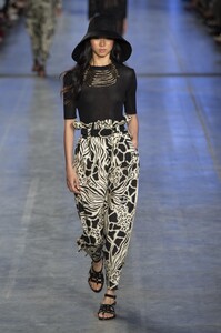 defile-alberta-ferretti-printemps-ete-2020-milan-look-44.thumb.jpg.2a49eca3d6c79cf0456b0f7520cab976.jpg