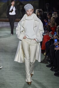 defile-brandon-maxwell-automne-hiver-2020-2021-new-york-look-8.thumb.jpg.74fa6796d6436894b34cfd97178d198d.jpg