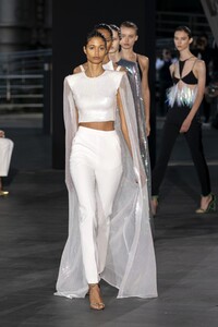 defile-david-koma-printemps-ete-2020-londres-look-44.thumb.jpg.bf42aef5b7b00a2a4d584f334452df1e.jpg