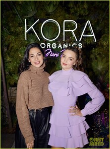 miranda-kerr-kora-organics-party-pics-03.thumb.jpg.ef07d3bbd8cc039e3b1043b5238e64f6.jpg