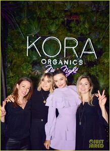 miranda-kerr-kora-organics-party-pics-54.thumb.jpg.611be64caba78f0a5cd2192b8536df9c.jpg