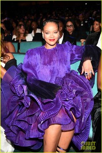 rihanna-accepting-presidents-award-nacp-image-awards-04.jpg