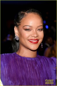 rihanna-accepting-presidents-award-nacp-image-awards-06.jpg