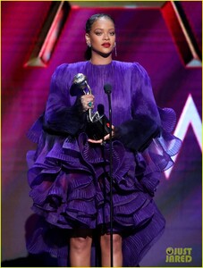 rihanna-accepting-presidents-award-nacp-image-awards-17.jpg