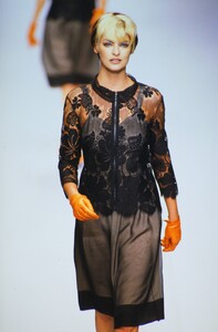 1125876518_chloe-ss-1996(9).thumb.jpg.d734e69b2c44cbe0e9e189098fda24a7.jpg