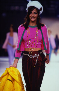 1132287265_chanel-fw-1996(6).thumb.jpg.2358d0959c1eb4d3db23866cd139a443.jpg