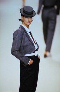 1509750105_YvesSaintLaurent1996SS(12).thumb.jpg.19f523121c36022aacd5f63b957bef5b.jpg