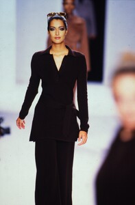 1569832032_isaac-mizrahi-fw-1996(5).thumb.jpg.776ef7002c2995ed8919ff64b1d30122.jpg