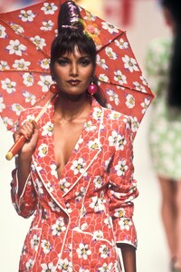 674142407_EmanuelUngaro1995WomenRTW10.thumb.jpg.d991148af153f383717888df6a25a516.jpg