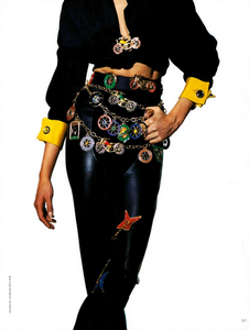 Chic_Raider_Demarchelier_Vogue_Italia_September_1991_04.thumb.png.306920accdab182e5ebdc94a5d9215d6.png