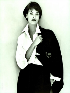 Meisel_Vogue_Italia_September_1991_05.thumb.png.6c17cf95c9b3f78171c5a308fdc917a6.png