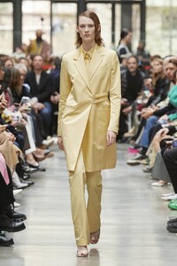 defile-coperni-automne-hiver-2020-2021-paris-look-13.thumb.jpg.64ff6c8121d24ef29b6363fde6c9ec26.jpg