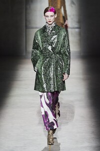 defile-dries-van-noten-automne-hiver-2020-2021-paris-look-33.thumb.jpg.8135f281c5195a7e6288f74f084ea770.jpg