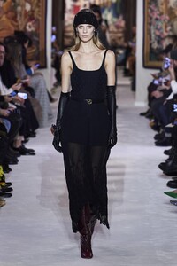 defile-lanvin-automne-hiver-2020-2021-paris-look-13.thumb.jpg.f09365ffbbc7cb0962fc57938908da96.jpg