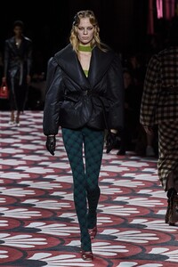 defile-miu-miu-automne-hiver-2020-2021-paris-look-38.thumb.jpg.96fb1661c5ffd47161aebc3a8b21ef9a.jpg