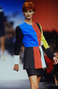 1174304191_kenzo-ss-1992(2).thumb.jpg.adaf96ffc9fc9b00f10ef3709db3a0ce.jpg