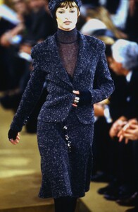 1932707070_donna-karan-fw-1993(2).thumb.jpg.b07ed3b5dbf2b5cb2c36c6bf78a59405.jpg