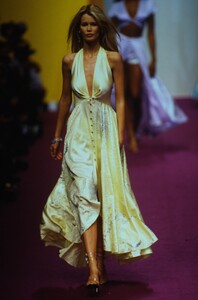 2051222808_karl-lagerfeld-spring-1995(12).thumb.jpg.8c55f86832e01a653664da394c1e11cf.jpg