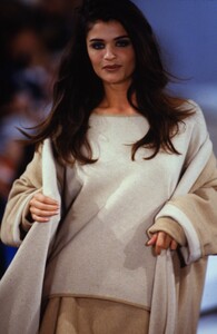 332831558_donna-karan-fw-1991(16).thumb.jpg.630920cc2b642809173490d518c5c551.jpg