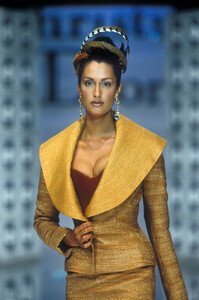 338955397_ChristianDior1996HauteCouture16.thumb.jpg.502636b7cf0bfa89a0d06c6517691e30.jpg