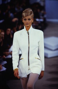 358900443_donna-karan-ss-1991(23).thumb.jpg.cea13a6852bd5c6cd6e996eea8c9adfa.jpg