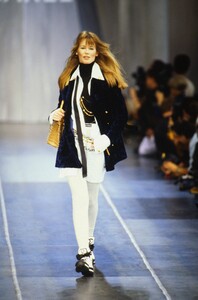 362077878_chanel-fw-1993(5).thumb.jpg.18642da4637b4fba173cd217310562a1.jpg