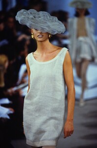 470420666_donna-karan-ss-1991(6).thumb.jpg.8985c3c53699cdb43830811d81eef6f8.jpg