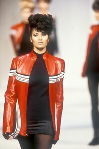 471235371_HerveLeger1994WomenRTW55.thumb.jpg.7be127fcac95e56005c8b39d3789329c.jpg