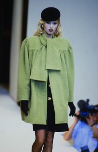 776539087_givenchy-hc-fw-1995(6).thumb.jpg.21a248bb1eebf0cdd1e8f92176e62731.jpg